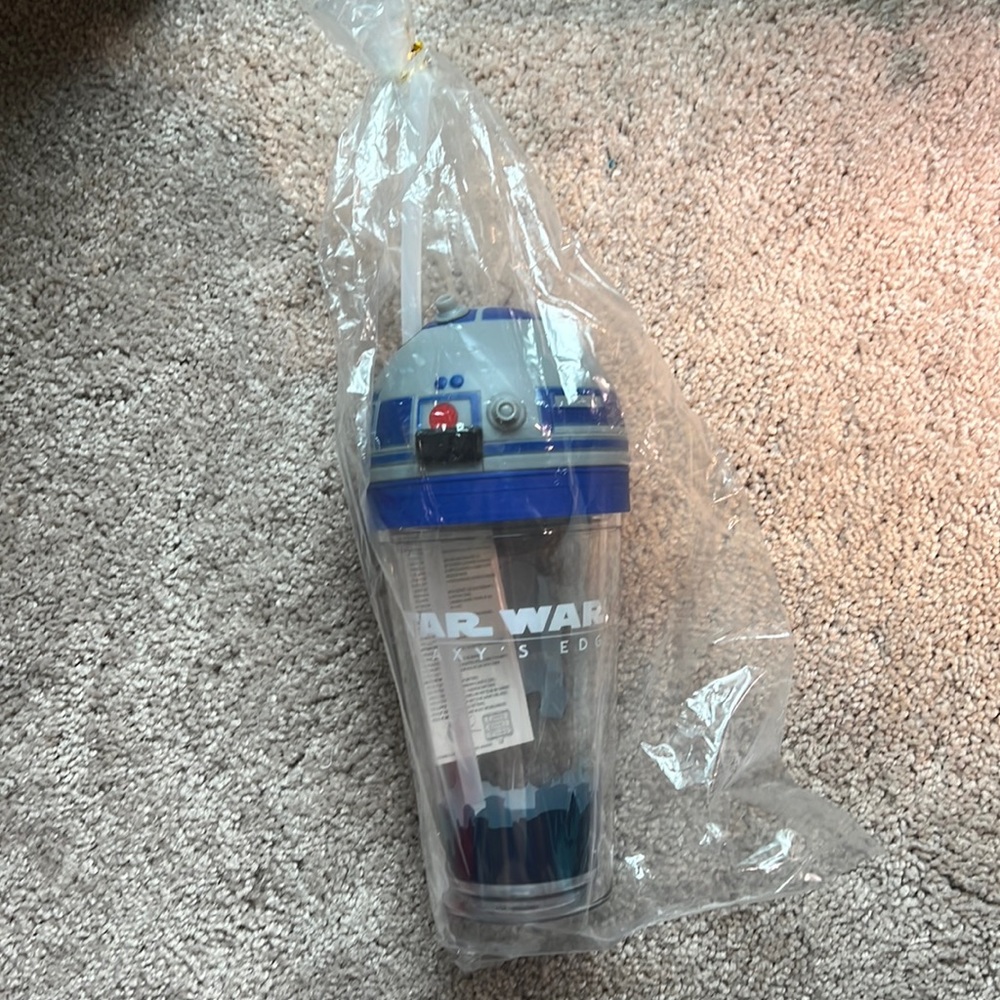 DISNEYLAND STAR WARS GALAXY'S EDGE LANDING R2-D2 DROID LIGHT-UP TUMBLER CUP 2019